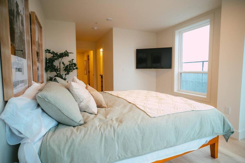Chic Cozy Retreat - 2Br - Stunning North End Views Apartment Халифакс Екстериор снимка